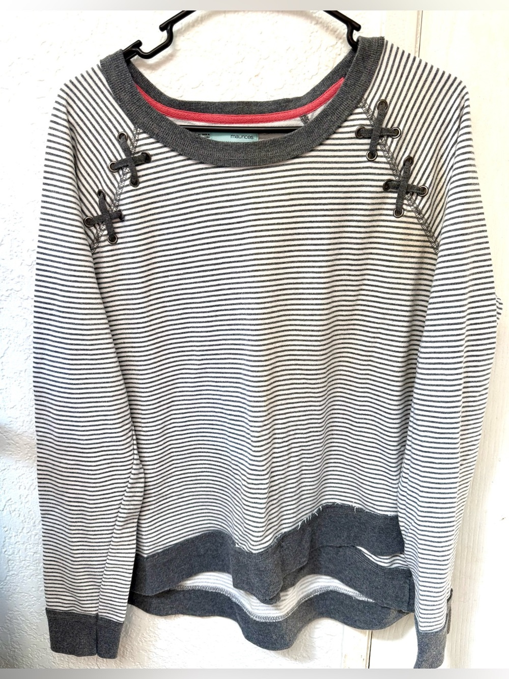 Maurice’s Soft Grey And White Long Sleeve Top Size XL